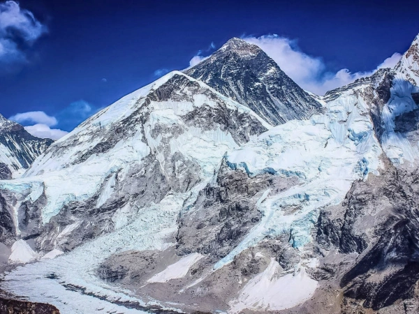 everest base camp trek in february