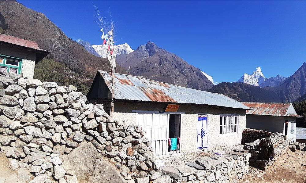 everest base camp trek april